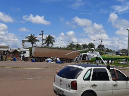В Бразилии вертолет и грузовик не смогли поделить дорогу (видео)