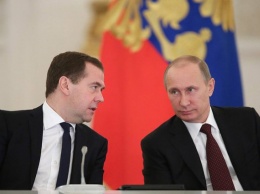 Медведев объяснил свою отставку желанием предоставить абсолютную свободу Путину