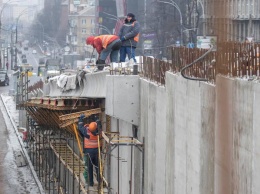 На Шулявке продолжают переделывать мост