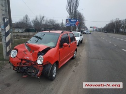 В Широкой Балке «Черри» протаранил «Фольксваген»