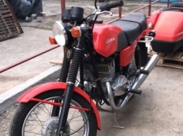 В гараже спустя 29 лет нашли новый мотоцикл «Ява»