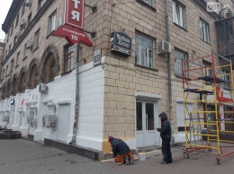 Он лишь закрасил граффити: предпринимателя, перекрасившего памятник архитектуры на пр.Соборном, 192, освободили от штрафа