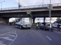 Угрожавшего взорвать мост Метро в Киеве отправили в психбольницу