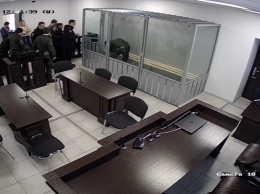 В боксе для обвиняемых Орджоникидзевского райсуда нашли пакет с неизвестным веществом - работает полиция