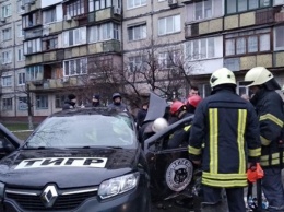 На бульваре Перова в Киеве иномарка снесла остановку - есть жертвы