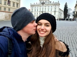 Поднебесная парочка: Дмитрий Комаров с молодой супругой покорили редким совместным выходом