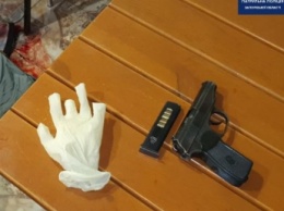 Вытирал следы крови с рук: в запорожском кафе пьяный мужчина застрелил человека