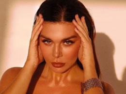 Седокова засветила обнаженную грудь на камеру: горячее фото