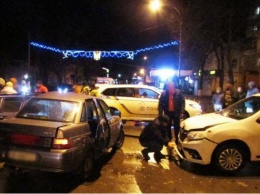 Массовое ДТП в Прилуках: дорогу не поделили три автомобиля, есть пострадавшие