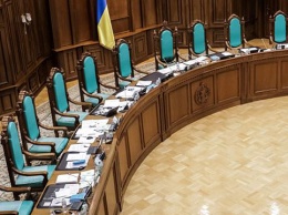 Рада начала принимать предложения фракций о кандидатах на должность судьи КС