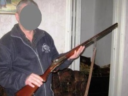 Павлоградский снайпер разрядил охотничье ружье в задницу родственника