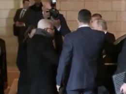 Это гимн? Во время визита Путина в Палестину произошел конфуз. Видео