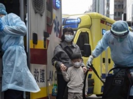 Коронавирус в Китае: в Гонконге объявили чрезвычайную ситуацию и закрыли все школы