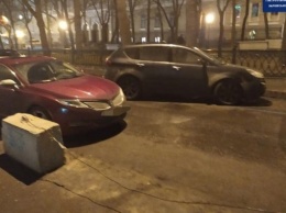 В центре Харькова "японец" поочередно врезался в Lincoln и Mazda