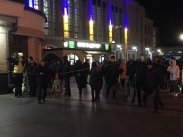 ЧП в Киеве: столичный вокзал заминирован, вокруг царит паника и хаос