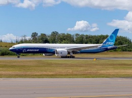 Новый Boeing 777X впервые поднялся в воздух