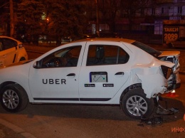 В Днепре на Гагарина столкнулись Renault службы Uber и Daewoo