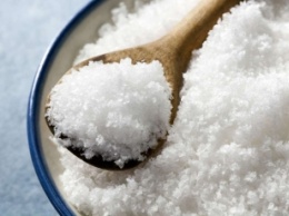 Какая соль полезнее - морская или йодированная и зачем нужно есть семечки: советы спортивного доктора (видео)