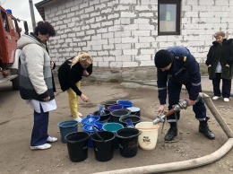Жителям "обезвоженной" части Бердянска спасатели доставили 30 000 литров воды, - ФОТО