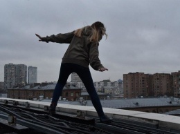 Пыталась совершить самоубийство: в Харькове девушка едва не прыгнула с моста
