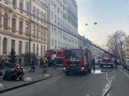 В Киеве горит здание Министерства культуры - спасатели эвакуируют людей