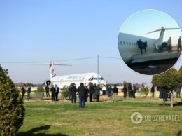 Паника и молитвы: появилось видео эвакуации из самолета, попавшего в ЧП в Иране