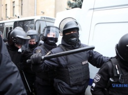 Во время столкновений в Харькове пострадали журналист и полицейский
