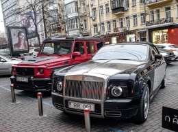 В Киеве заметили невероятный кортеж за полмиллиона долларов