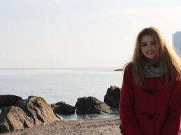 В Черноморске умерла 19-летняя девушка, выбросившаяся с 7-го этажа дома