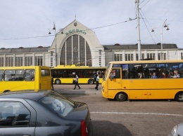 У Кличко предлагают убирать маршрутки, но оставлять частные автобусы