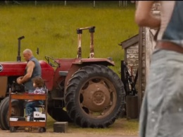 Вин Дизель ремонтирует с сыном трактор в первом тизере фильма "Форсаж 9"