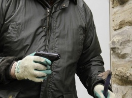 В Крыму разбойники при помощи игрушечного пистолета завладели телефоном, но погорели на электронном кошельке