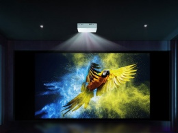 LG представила 4K UHD SMART LED проектор LG CINEBEAM