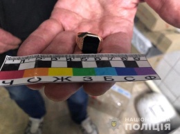 В Днепре двое мужчин пытались подменить золотое кольцо в почтовом отделении, - ФОТО, ВИДЕО