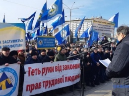 "Волна гнева": профсоюзы вышли на акцию против законопроекта "О труде"