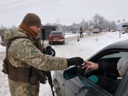 Взятки на КПВВ Донбасса: пограничники назвали суммы, которые им предлагают