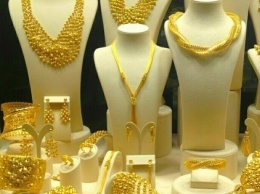 Золотые слитки и ювелирные украшения пугают покупателей своей ценой - отчет
