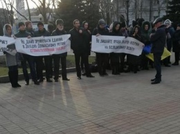 Павлоградские стоматологи протестуют в Днепре против сокращения управленческого аппарата