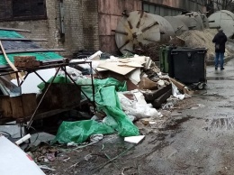 Свалку с опасными отходами обнаружили на территории бывшего запорожского завода «Гамма» (фото)