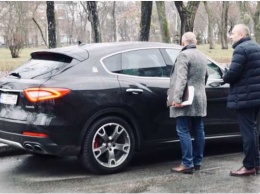 Подозреваемый в коррупции нардеп приехал на заседание суда на Maserati