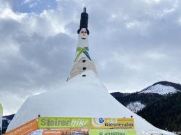 В Австрии создали самого высокого в мире снеговика