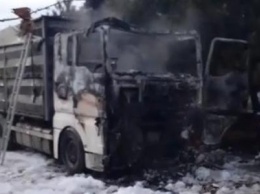 В Черноморске на стоянке загорелся грузовик: погиб водитель