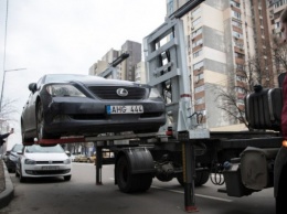 Власти Киева открыли "единое окно" для оформления возврата эвакуированных на штрафплощадку автомобилей