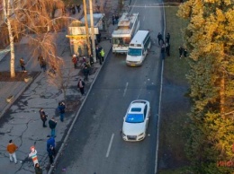 Троллейбус, маршрутка и легковушка: на центральной магистрали Днепра произошло столкновение