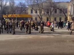 Жители Феодосии в третий раз закружились в «случайном вальсе» в память о Сталинградской битве