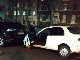 В Днепре пьяный таксист Uber врезался в столб и ударил припаркованный возле райотдела Lexus