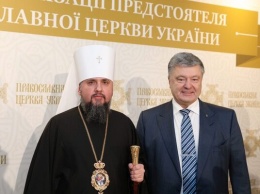 ''Церковь твердо стала на ноги'': Порошенко поздравил Епифания с годовщиной интронизации и днем рождения