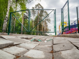 В Запорожской области бездомные устроили "притон" на глазах у дошколят (ФОТО)