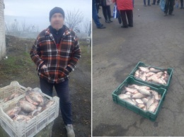 Правоохранители оштрафовали двоих криворожан, торговавших рыбой на рынке без документов