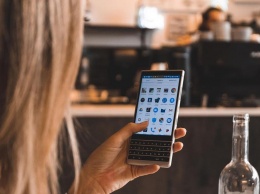 TCL прекращает выпуск смартфонов BlackBerry